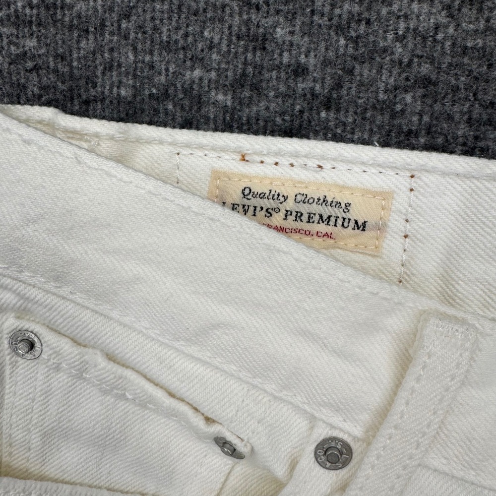Levis Premium Mom Jeans Womens 27 White Distressed Ripped Frayed Hem High Rise - Picture 6 of 11